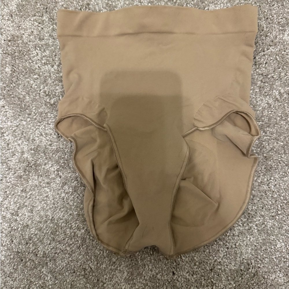 SKIMS Seamless Sculpt High-Waisted Brief – Tan | M